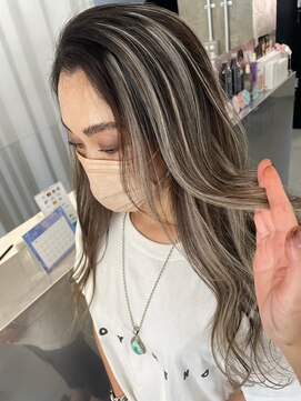 キング 心斎橋店(K!ng) ハイライトカラーミルクティーベージュレイヤーカット