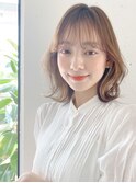 大人ガーリーダークアッシュミディアムレイヤー似合わせカット