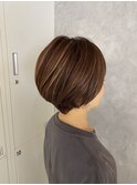 くびれショート×白髪ぼかしハイライト