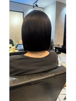 リリス(Lilith)&nbsp;艶ストレートで作るぱつっとミニボブライン首元すっきり小顔見え