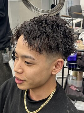 オーバルバイアピッシュ(OVARL by apish) フェードカット/ツイスパ/テーパーフェード/メンズパーマ