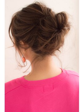 ケアシンサイバシ(CARE shinsaibashi) ポニーテール風お団子アレンジ