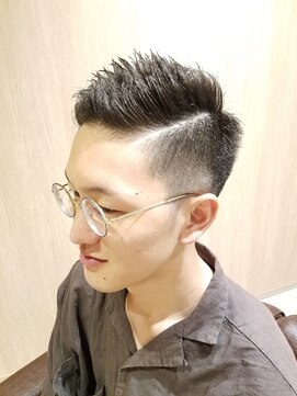 ライール ザ バーバー(Lair the barber) フェード&ラインのアクセントベリーショート