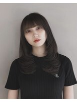 グレージュ×レイヤーカット