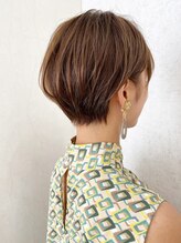 【カット】こだわりの似合わせカットは細部の調整で癖毛のカバーやまとまりを生み出し、理想の仕上がりへ