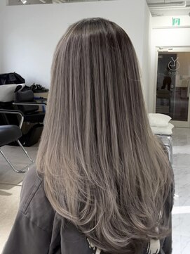 ヨロ 上野(YOLO) ハイライトカラーミルクティーベージュレイヤーカット