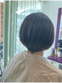 後頭部の丸みが美しい、大人のすっきりショート