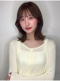 ミディアムレイヤー くびれ オリーブベージュ 外ハネ 20代