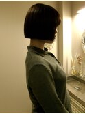 パツっと切りっぱなしミニボブ