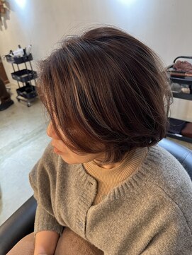 ビハインドザカーテン(BEHIND THE CURTAIN) ショートボブ×白髪ぼかしハイライト×レイヤーボブ