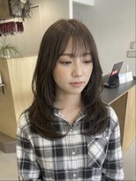 チオ(Chio)&nbsp;大人可愛いを叶えるくびれレイヤーと地毛風グレージュ
