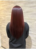 ツヤ感たっぷり◎上品レッドカラー×ストレート仕上げ
