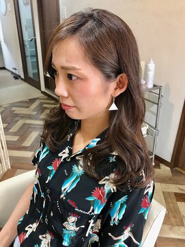 ノア(Noa) 透明感パール系くすみカラーのゆるカール