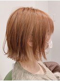 オレンジカラー×前下がりボブ