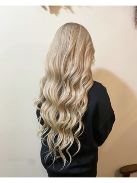 サーティーン(THIRTEEN) 透明感◎ハイトーン！ホワイトブロンド♪外国人風エクステロング