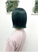 グリーン×外ハネスタイル