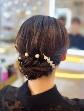 アトリエビューティーアミュ(atelier beauty AmU) 結婚式 二次会 お呼ばれ ルーズアップスタイル×パールピン