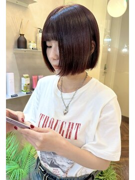 ジーナ 博多(Zina) カシスレッド×顎ラインボブ 顔周りレイヤー