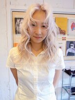 ルーム(Loom.)&nbsp;ケアブリーチ　ホワイトブロンド　ウェーブヘア