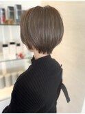 明るめハイライトで軽やかショートボブ
