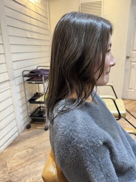 ヘアリゾート バルボア アイランド(hair resort Balboa Island) ミディアム×シルバーアッシュ