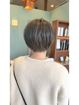 クルニエ(crenier) オリーブグレージュ/丸みショート/ブリーチカラー