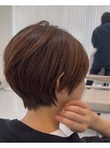 首がキレイに見えるくびれショート