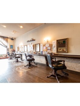 美髪へ導くオーガニック商材を数多く取り揃えております！髪質改善やヘアケアはお気軽にご相談ください♪