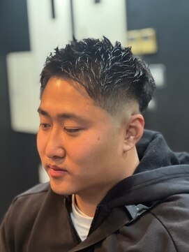 クラシコ(CLASSICO) メンズパーマ理容室バーバースタイルスーツ流行ビジネスショート