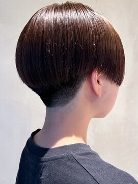 オーク 学芸大学(OAK) 前下がり刈り上げショート 透明感イルミナカラー