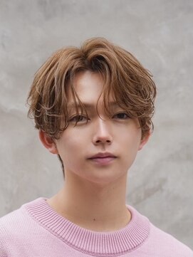 オーシャントーキョーウエスト 心斎橋 (OCEAN TOKYO WEST) センターパートメンズミディアムカルマパーマアッシュカラー