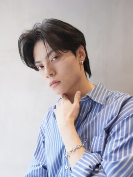 ニコ トウキョウ ロジック(nico TOKYO Logic) 毛流れセンターパートニュアンスパーマカルマヘアメンズパーマ