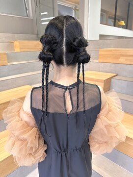 カケル(×.) タイトツインリボンヘア