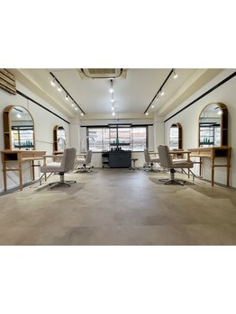 働く大人女性を応援♪仕事終わりにも通える！なりたいを一緒に叶えます◎カットカラー最終受付２２：３０