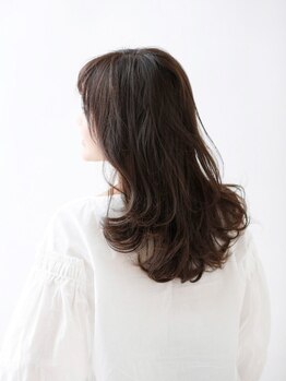 オークヘアー 博多店(OAK hair)の写真/髪と頭皮に優しいオーガニックカラーでダメージを最小限に抑えます。色持ちも良く、自然な仕上がりに!