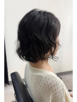 ファミリー(Family) 大人可愛いゆるふわニュアンスパーマ黒髪ボブスタイル20代30代