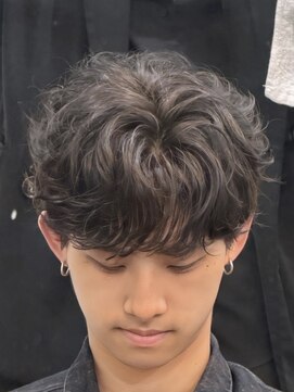 バース バイ ハピネス(BIRTH by happiness) 韓国へアカルマパーマワックスなしセンターパート黒髪ウルフ