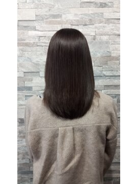 大人女性のツヤサラセミロング