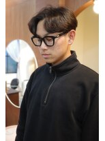 エディ(Edy)&nbsp;ニュアンスパーマセンターパート韓国ヘアカルマヘア眉毛カット