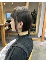 エト(eto)&nbsp;耳にかけてもおさまるボブ 透明感オリーブベージュ
