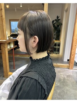 エト(eto) 耳にかけてもおさまるボブ 透明感オリーブベージュ