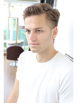 ワースホワイル(WORTH WHILE) レオナルド・ディカプリオ風デコ出しショート！