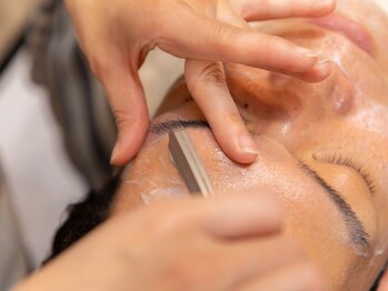 リットバーバーラウンジ(Lit. Barber Lounge)の写真/カットとシェービングでスッキリ♪眉や産毛を整えて清潔感のある好印象なスタイルへ★