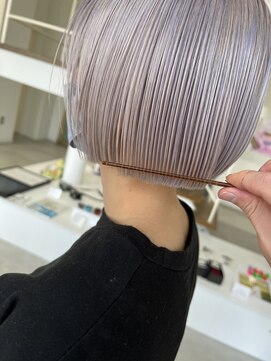 ヴィル(VILLE) ショート/ボブ/レイヤーカット/顔まわりカット/髪質改善/鈴鹿
