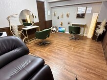 リアンヘアー(LIEN HAIR)の雰囲気（ご友人や恋人、お子さま連れの方にも使える完全個室も無料です◎）