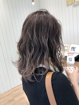 モリオフロムロンドン 大宮店(morio from London) 【morio坪井】ミルクティーグレージュ 外ハネミディ