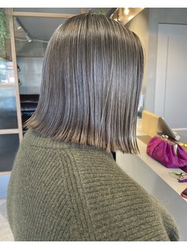 エンシー(ENCI) グレージュ/切りっぱなしボブ/ハイライト