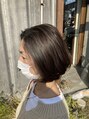 ヘアースペース トム(Hair Space TOM)&nbsp;前下がりボブ。全体にハイライトを入れて明るくみせています。