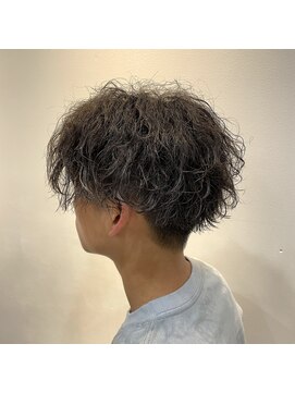 イーチ ディー ヘアーアンドトータルビューティー(each dee hair&total beauty) ツイスパ×センターパート