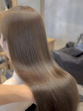 アンバランスオオサカ(UNBALANCE OSAKA) ★艶髪/ブラウン/小顔レイヤー/髪質改善/ナチュラル【JUNYA】